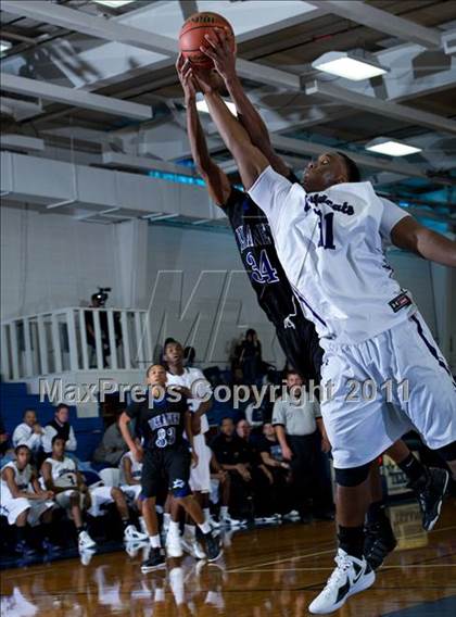 Thumbnail 3 in Humble vs. Dekaney (McDonald's Texas Invitational) photogallery.