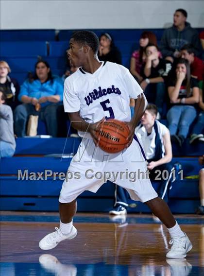 Thumbnail 3 in Humble vs. Dekaney (McDonald's Texas Invitational) photogallery.