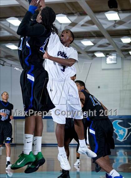 Thumbnail 3 in Humble vs. Dekaney (McDonald's Texas Invitational) photogallery.