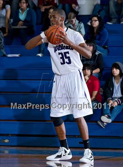Thumbnail 3 in Humble vs. Dekaney (McDonald's Texas Invitational) photogallery.