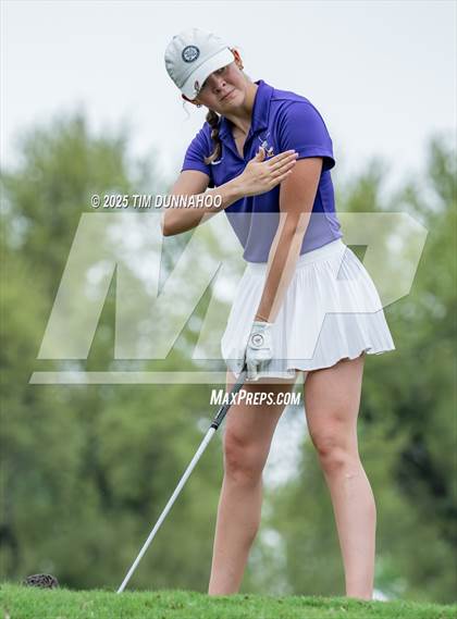 Thumbnail 2 in UIL Golf Girls 5A Region 4 District 25 Tournament photogallery.