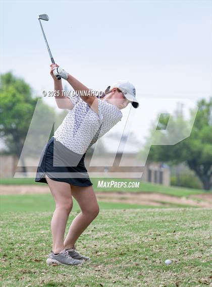 Thumbnail 1 in UIL Golf Girls 5A Region 4 District 25 Tournament photogallery.