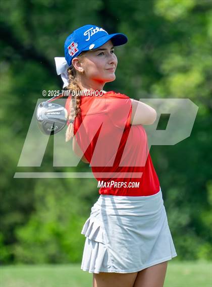 Thumbnail 1 in UIL Golf Girls 5A Region 4 District 25 Tournament photogallery.