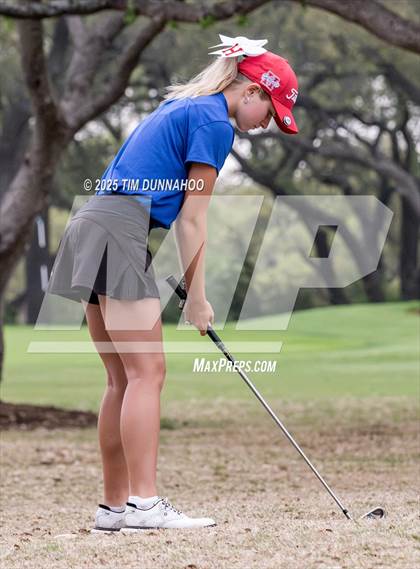 Thumbnail 2 in UIL Golf Girls 5A Region 4 District 25 Tournament photogallery.