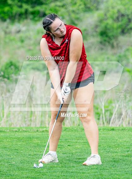 Thumbnail 2 in UIL Golf Girls 5A Region 4 District 25 Tournament photogallery.