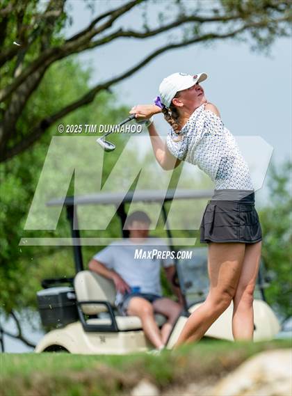Thumbnail 1 in UIL Golf Girls 5A Region 4 District 25 Tournament photogallery.