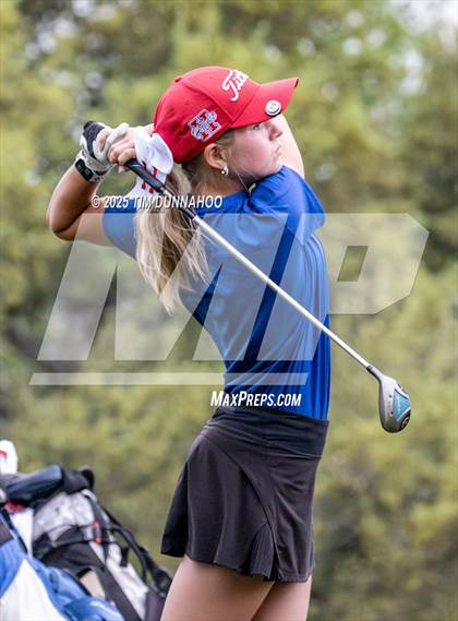 Thumbnail 2 in UIL Golf Girls 5A Region 4 District 25 Tournament photogallery.
