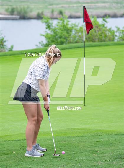 Thumbnail 2 in UIL Golf Girls 5A Region 4 District 25 Tournament photogallery.