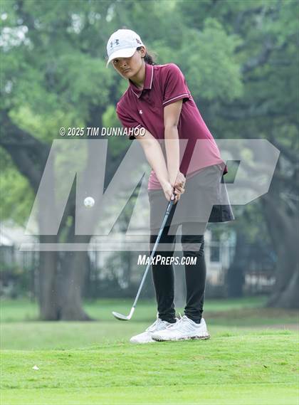 Thumbnail 2 in UIL Golf Girls 5A Region 4 District 25 Tournament photogallery.