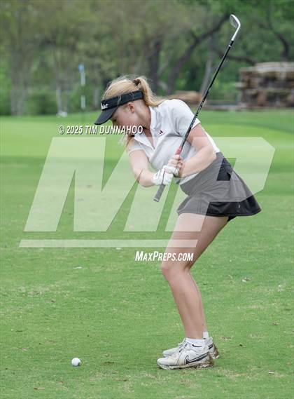 Thumbnail 2 in UIL Golf Girls 5A Region 4 District 25 Tournament photogallery.