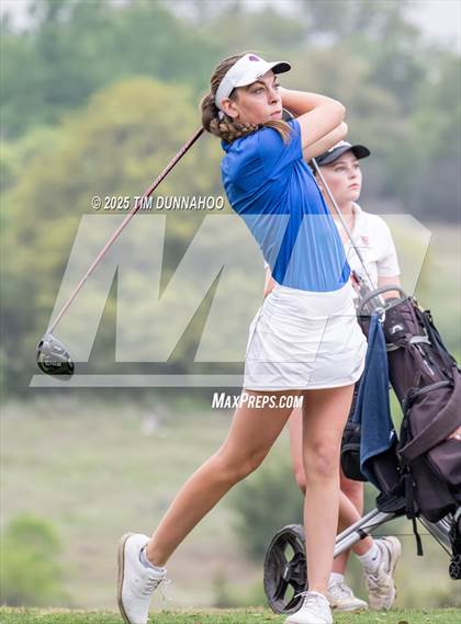 Thumbnail 2 in UIL Golf Girls 5A Region 4 District 25 Tournament photogallery.