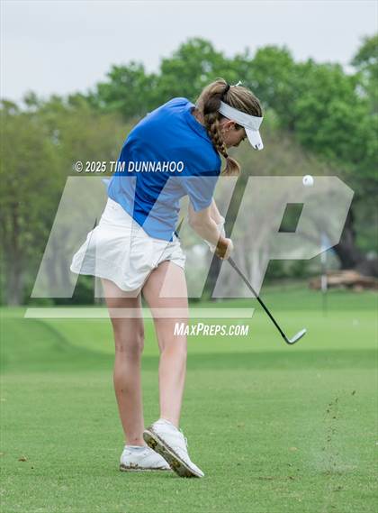 Thumbnail 2 in UIL Golf Girls 5A Region 4 District 25 Tournament photogallery.