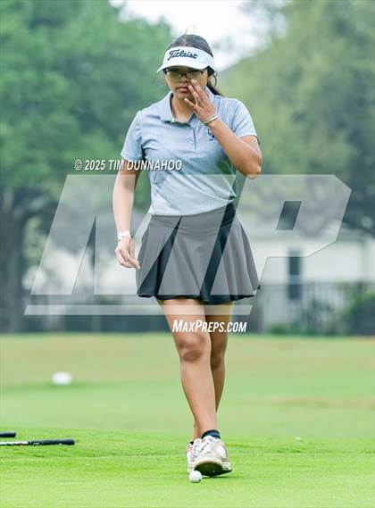 Thumbnail 1 in UIL Golf Girls 5A Region 4 District 25 Tournament photogallery.