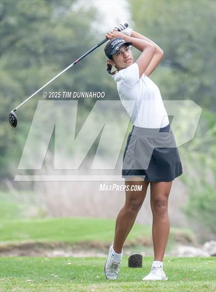 Thumbnail 2 in UIL Golf Girls 5A Region 4 District 25 Tournament photogallery.