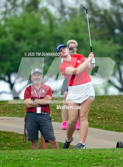 Thumbnail 2 in UIL Golf Girls 5A Region 4 District 25 Tournament photogallery.