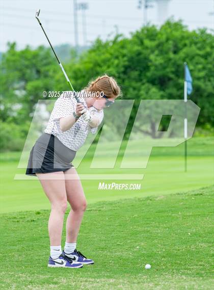 Thumbnail 2 in UIL Golf Girls 5A Region 4 District 25 Tournament photogallery.