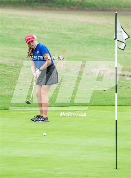 Thumbnail 2 in UIL Golf Girls 5A Region 4 District 25 Tournament photogallery.