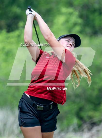 Thumbnail 2 in UIL Golf Girls 5A Region 4 District 25 Tournament photogallery.