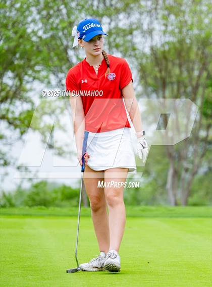 Thumbnail 1 in UIL Golf Girls 5A Region 4 District 25 Tournament photogallery.
