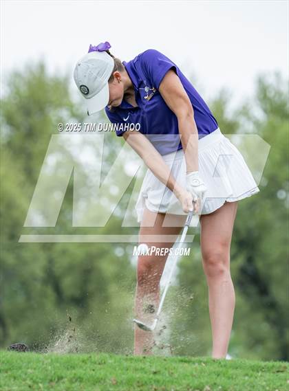 Thumbnail 1 in UIL Golf Girls 5A Region 4 District 25 Tournament photogallery.