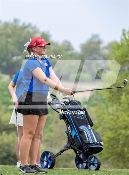 Thumbnail 2 in UIL Golf Girls 5A Region 4 District 25 Tournament photogallery.