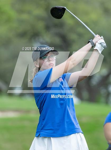 Thumbnail 2 in UIL Golf Girls 5A Region 4 District 25 Tournament photogallery.