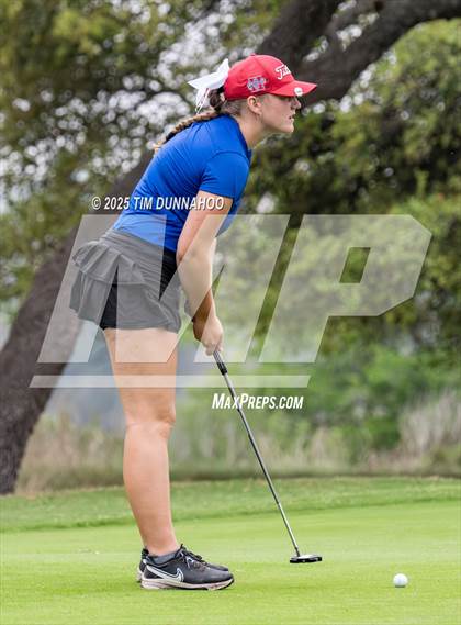 Thumbnail 2 in UIL Golf Girls 5A Region 4 District 25 Tournament photogallery.