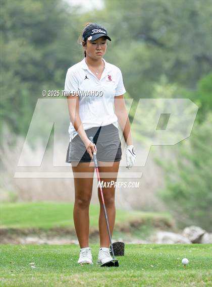Thumbnail 1 in UIL Golf Girls 5A Region 4 District 25 Tournament photogallery.