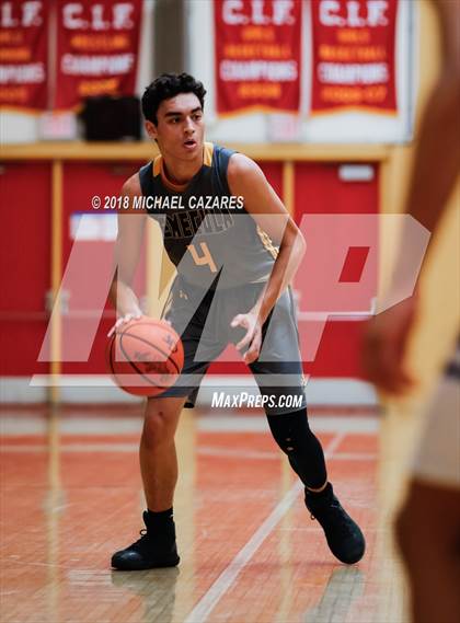 Thumbnail 1 in Temecula Valley vs. Rancho Bernardo (Holiday Hoops Classic) photogallery.