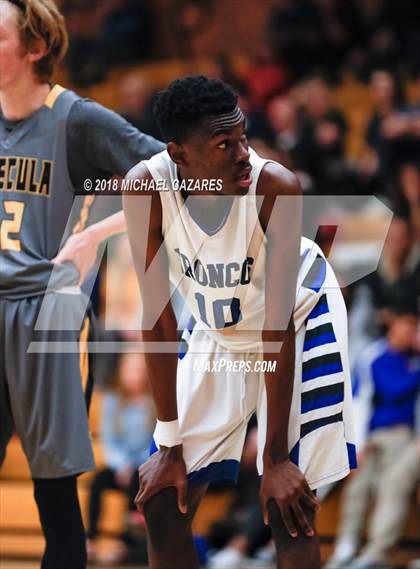 Thumbnail 2 in Temecula Valley vs. Rancho Bernardo (Holiday Hoops Classic) photogallery.