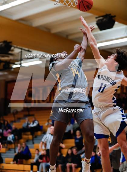 Thumbnail 1 in Temecula Valley vs. Rancho Bernardo (Holiday Hoops Classic) photogallery.