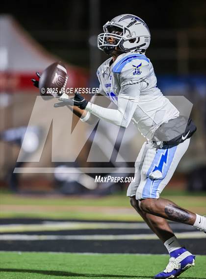 Thumbnail 3 in Fillmore vs. Santa Paula photogallery.