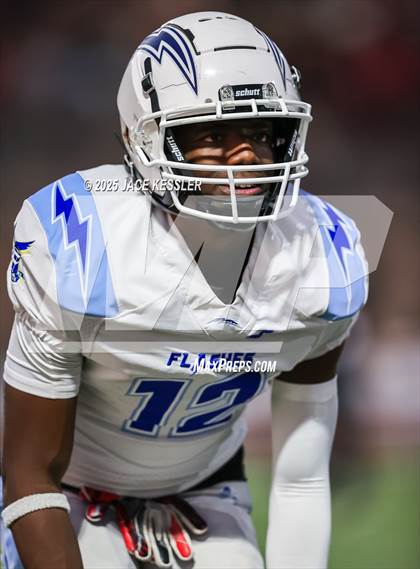 Thumbnail 2 in Fillmore vs. Santa Paula photogallery.