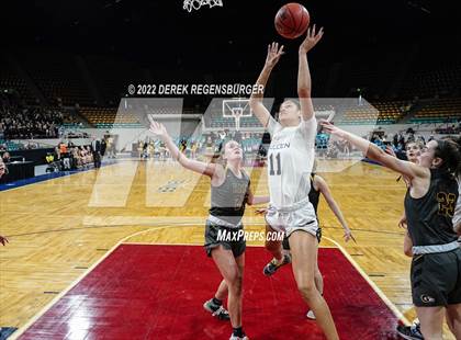 Thumbnail 2 in Green Mountain vs Mullen (CHSAA 4A Final 4) photogallery.