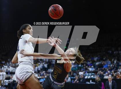 Thumbnail 1 in Green Mountain vs Mullen (CHSAA 4A Final 4) photogallery.