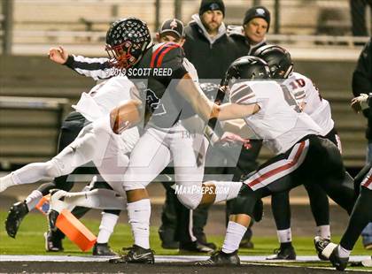 Thumbnail 1 in Jonathan Alder vs. Bishop Hartley (OSAA DIII Regional Final) photogallery.