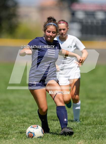 Thumbnail 3 in Piedra Vista vs. Los Alamos photogallery.