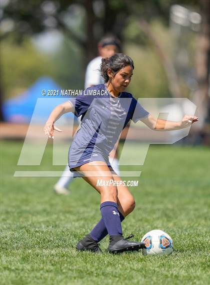 Thumbnail 2 in Piedra Vista vs. Los Alamos photogallery.
