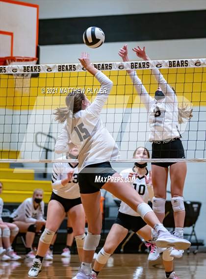 Thumbnail 2 in Holly Springs vs Gray's Creek (NCHSAA 4A - Second Round) photogallery.