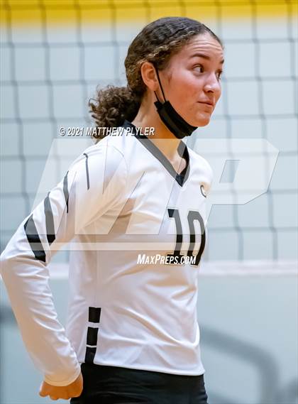 Thumbnail 3 in Holly Springs vs Gray's Creek (NCHSAA 4A - Second Round) photogallery.