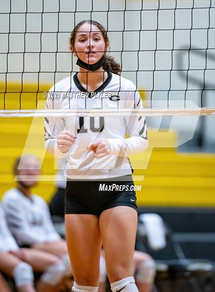 Thumbnail 3 in Holly Springs vs Gray's Creek (NCHSAA 4A - Second Round) photogallery.