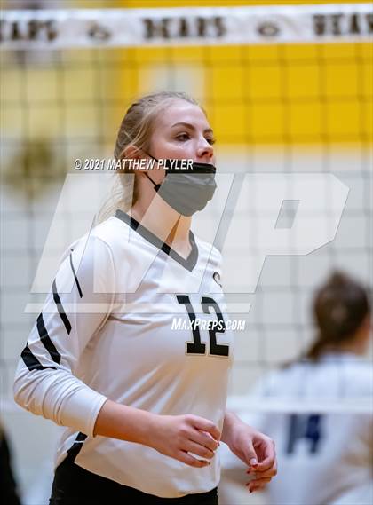 Thumbnail 3 in Holly Springs vs Gray's Creek (NCHSAA 4A - Second Round) photogallery.