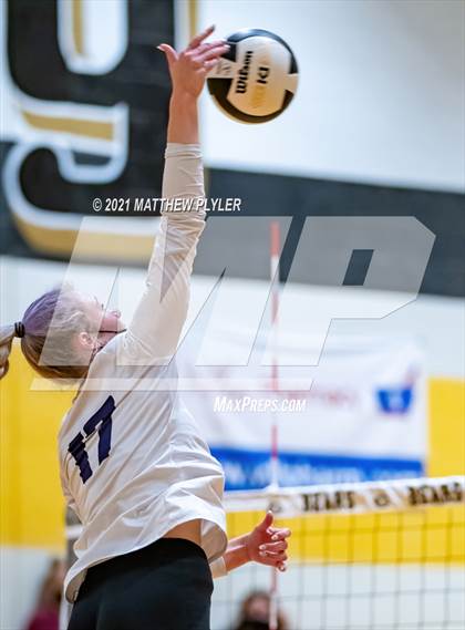 Thumbnail 1 in Holly Springs vs Gray's Creek (NCHSAA 4A - Second Round) photogallery.