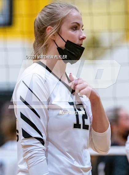 Thumbnail 3 in Holly Springs vs Gray's Creek (NCHSAA 4A - Second Round) photogallery.