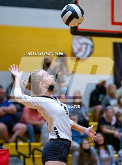 Thumbnail 3 in Holly Springs vs Gray's Creek (NCHSAA 4A - Second Round) photogallery.