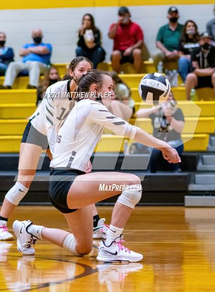Thumbnail 2 in Holly Springs vs Gray's Creek (NCHSAA 4A - Second Round) photogallery.