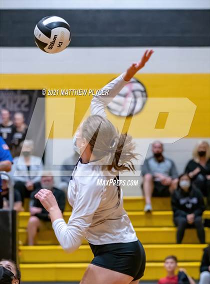 Thumbnail 2 in Holly Springs vs Gray's Creek (NCHSAA 4A - Second Round) photogallery.