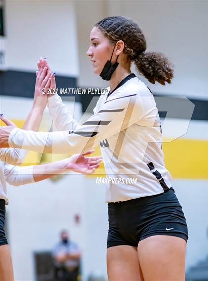 Thumbnail 3 in Holly Springs vs Gray's Creek (NCHSAA 4A - Second Round) photogallery.