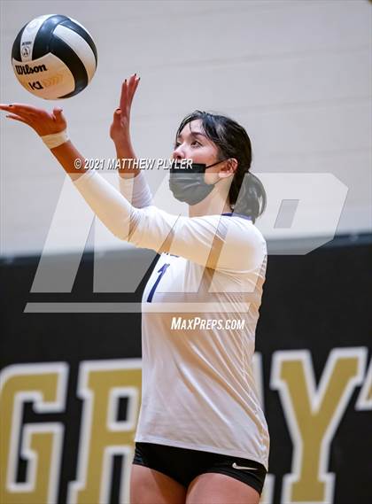 Thumbnail 2 in Holly Springs vs Gray's Creek (NCHSAA 4A - Second Round) photogallery.