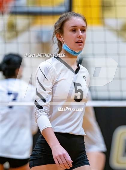 Thumbnail 1 in Holly Springs vs Gray's Creek (NCHSAA 4A - Second Round) photogallery.